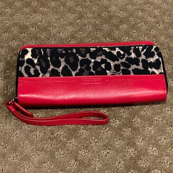Coach Handbags - NWOT Vintage Coach Wristlet/Wallet In Red And Black/Gray Animal Print 8x4